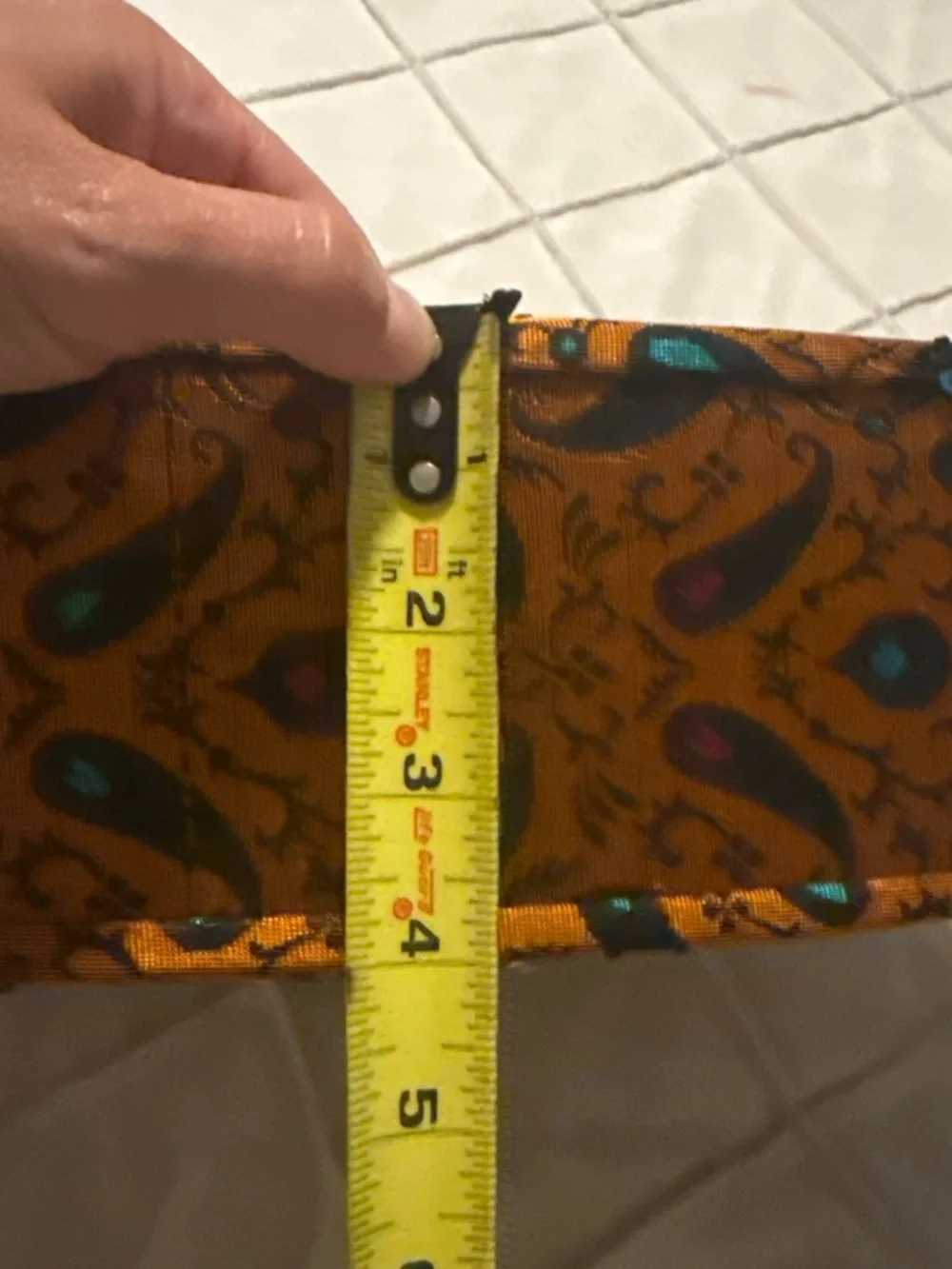 Vintage-Inspired Brown Paisley Handbag with Wooden Handles